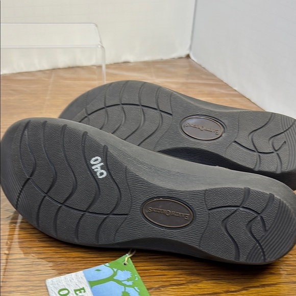 Earth Origins Brown Flats with Comfort Strap - Picture 5 of 6